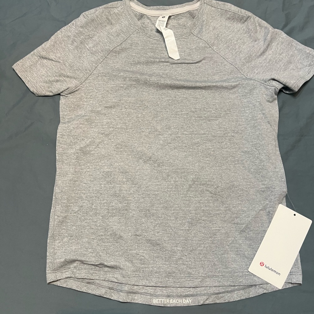 lululemon athletica License to train Gray Short Sleeve Tee